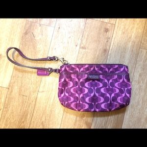 Coach Wristlet Magenta/Pink